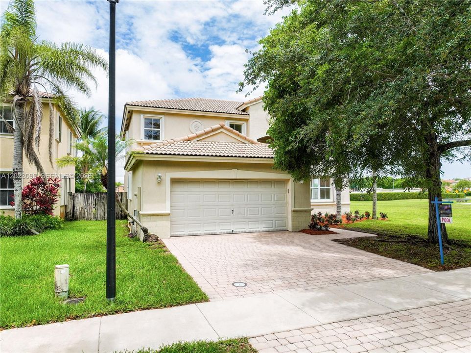 For Sale: $575,000 (4 beds, 3 baths, 2786 Square Feet)