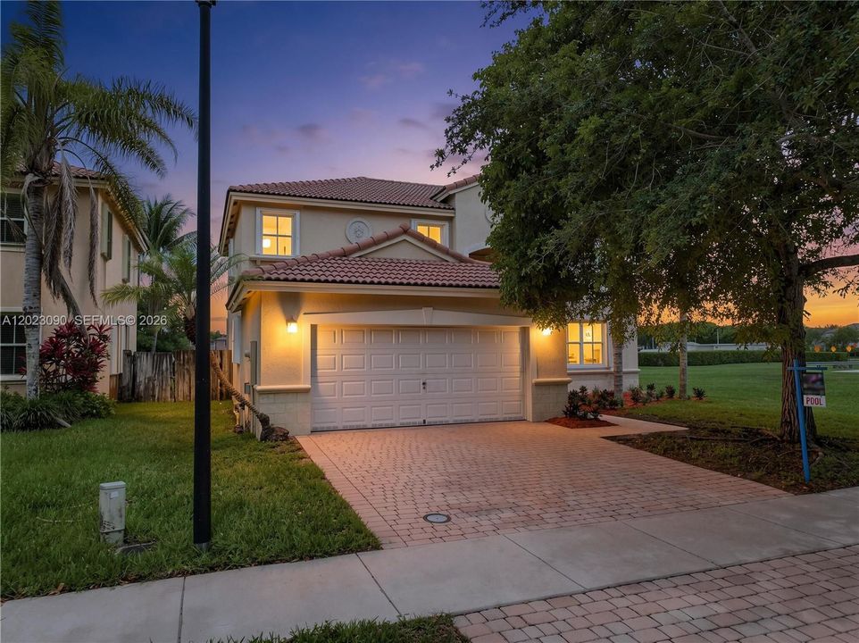 For Sale: $575,000 (4 beds, 3 baths, 2786 Square Feet)
