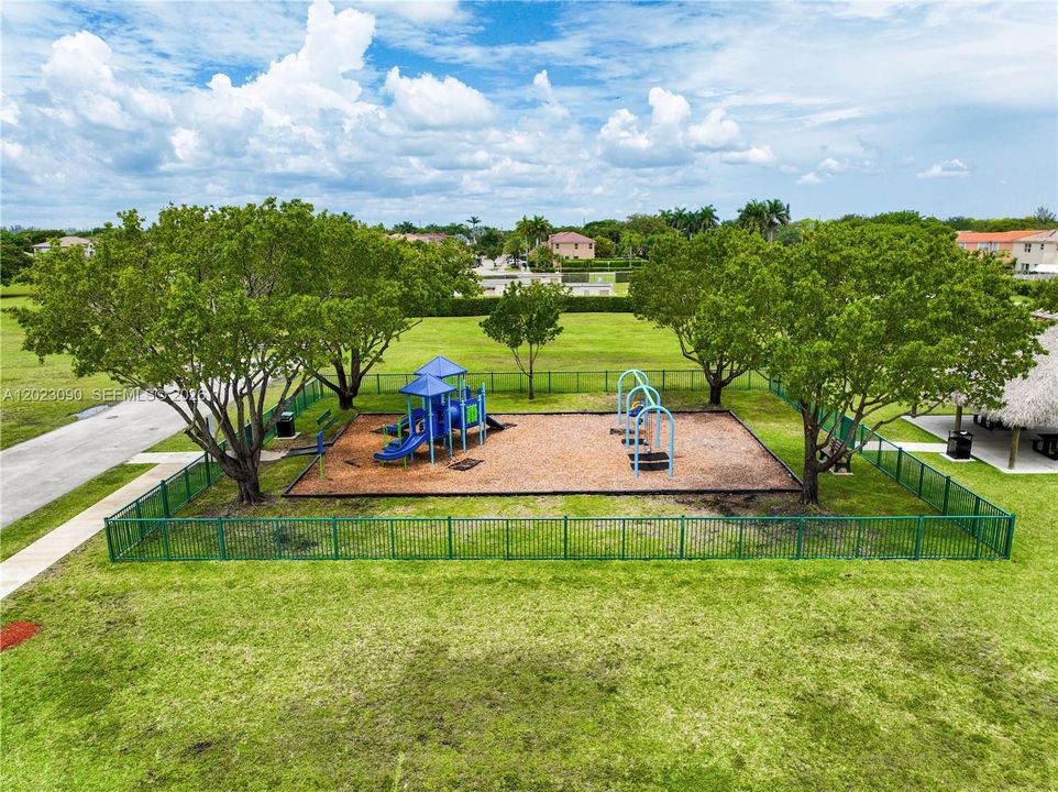 For Sale: $575,000 (4 beds, 3 baths, 2786 Square Feet)
