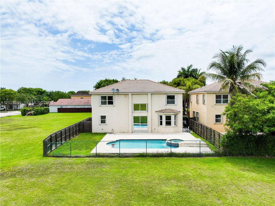 For Sale: $575,000 (4 beds, 3 baths, 2786 Square Feet)