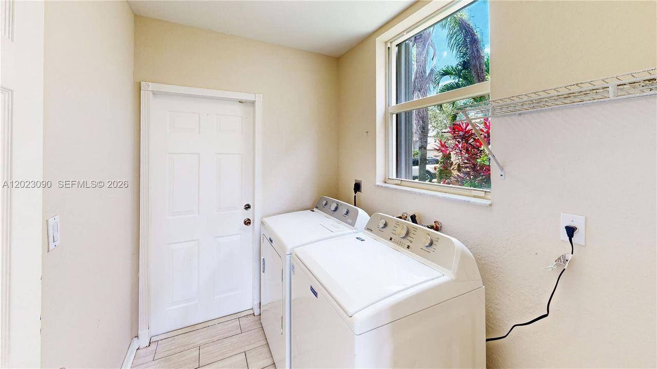 For Sale: $575,000 (4 beds, 3 baths, 2786 Square Feet)
