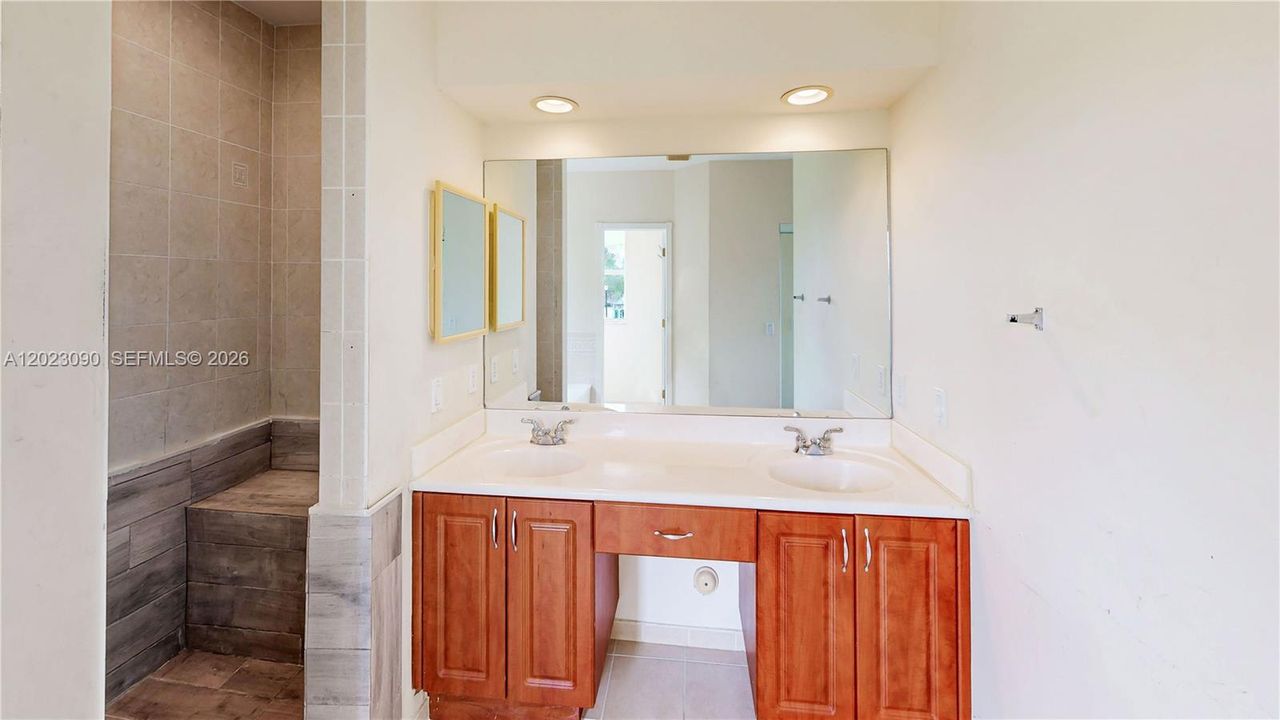 For Sale: $575,000 (4 beds, 3 baths, 2786 Square Feet)