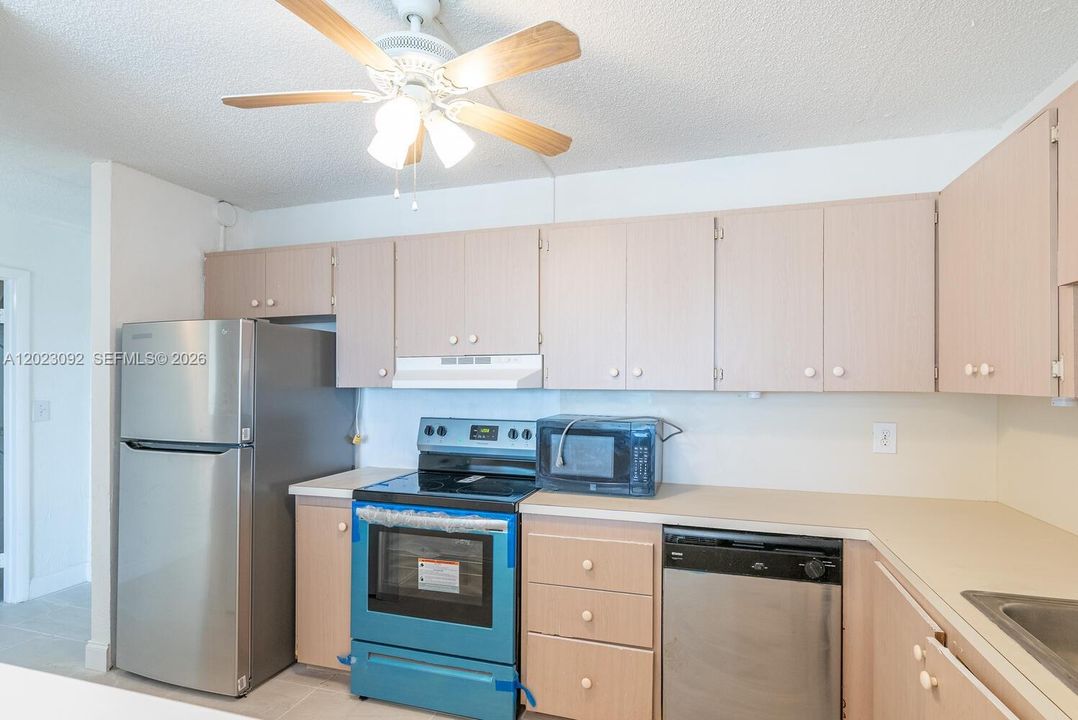 В аренду: $1,695 (2 спален, 1 ванн, 1075 Квадратных фут)