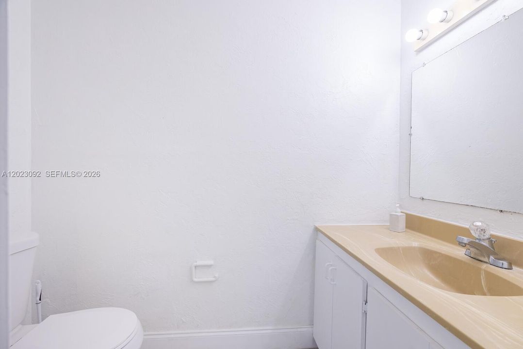 В аренду: $1,695 (2 спален, 1 ванн, 1075 Квадратных фут)