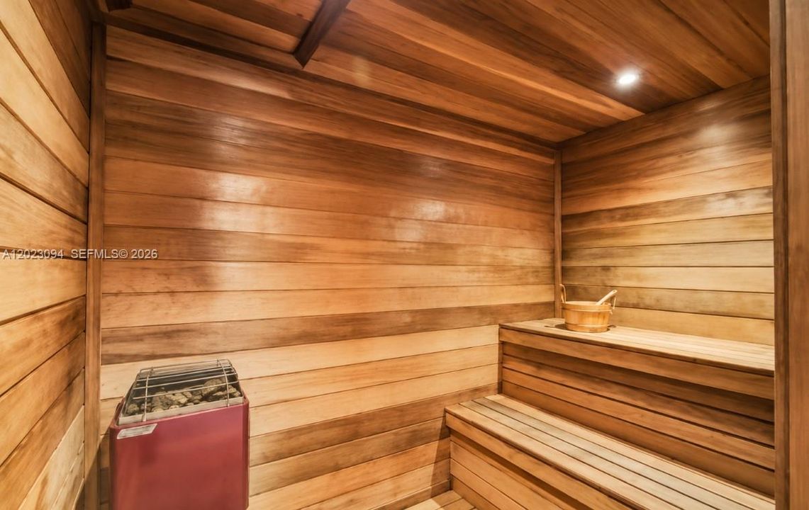 For Sale: $425,000 (2 beds, 2 baths, 2215 Square Feet)