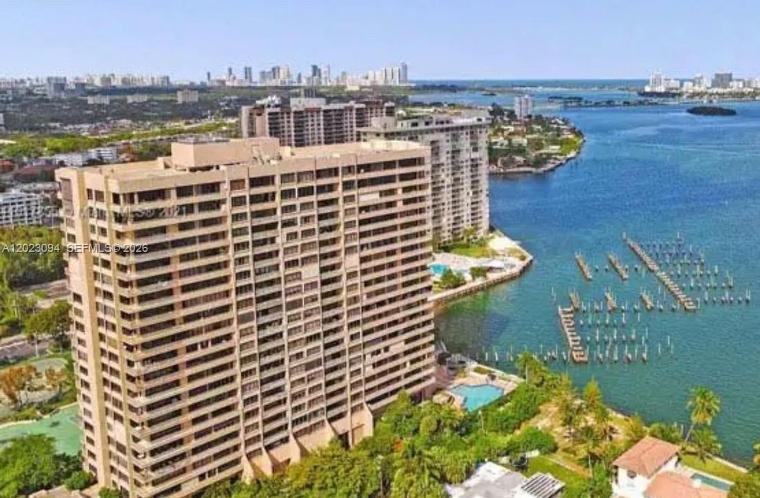 For Sale: $425,000 (2 beds, 2 baths, 2215 Square Feet)