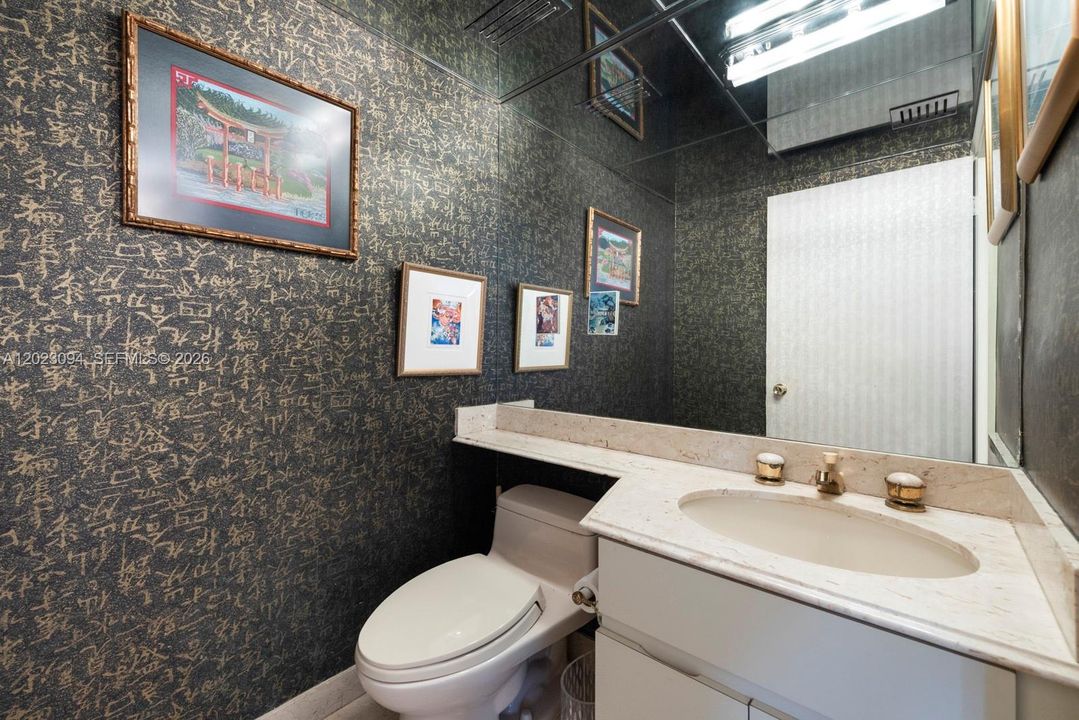 For Sale: $425,000 (2 beds, 2 baths, 2215 Square Feet)