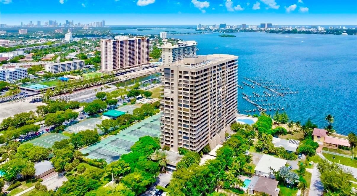 For Sale: $425,000 (2 beds, 2 baths, 2215 Square Feet)