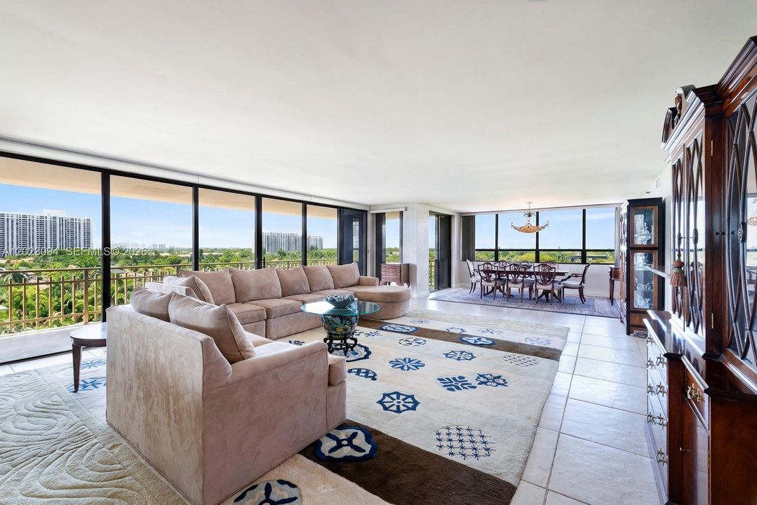 For Sale: $425,000 (2 beds, 2 baths, 2215 Square Feet)
