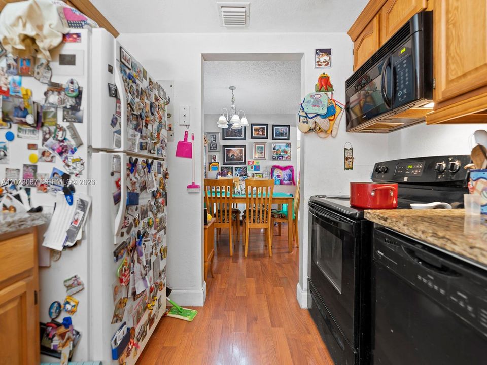 For Sale: $260,000 (2 beds, 2 baths, 1192 Square Feet)