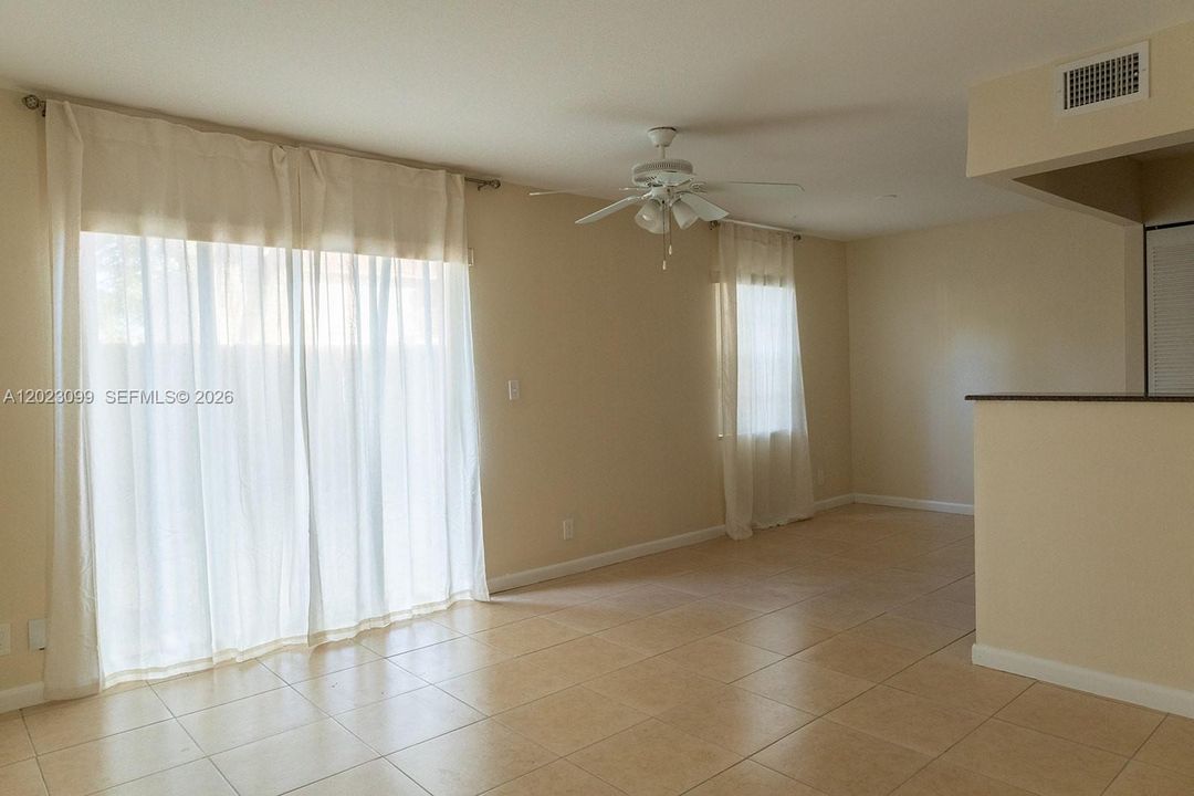 В аренду: $2,700 (3 спален, 2 ванн, 1630 Квадратных фут)