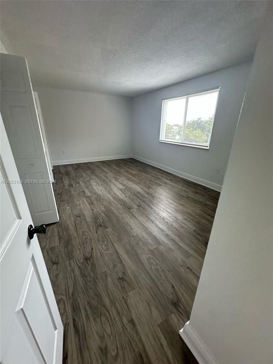 For Rent: $2,100 (2 beds, 1 baths, 980 Square Feet)