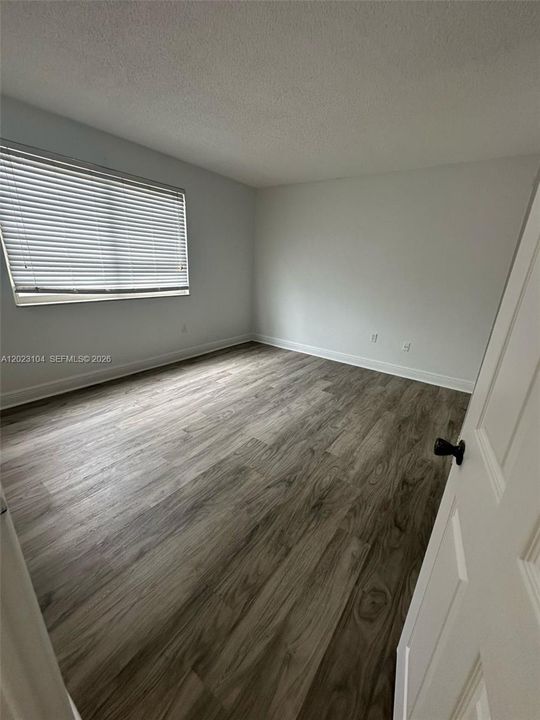 For Rent: $2,100 (2 beds, 1 baths, 980 Square Feet)