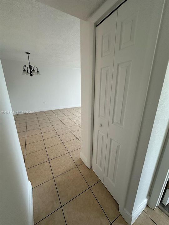 For Rent: $2,100 (2 beds, 1 baths, 980 Square Feet)