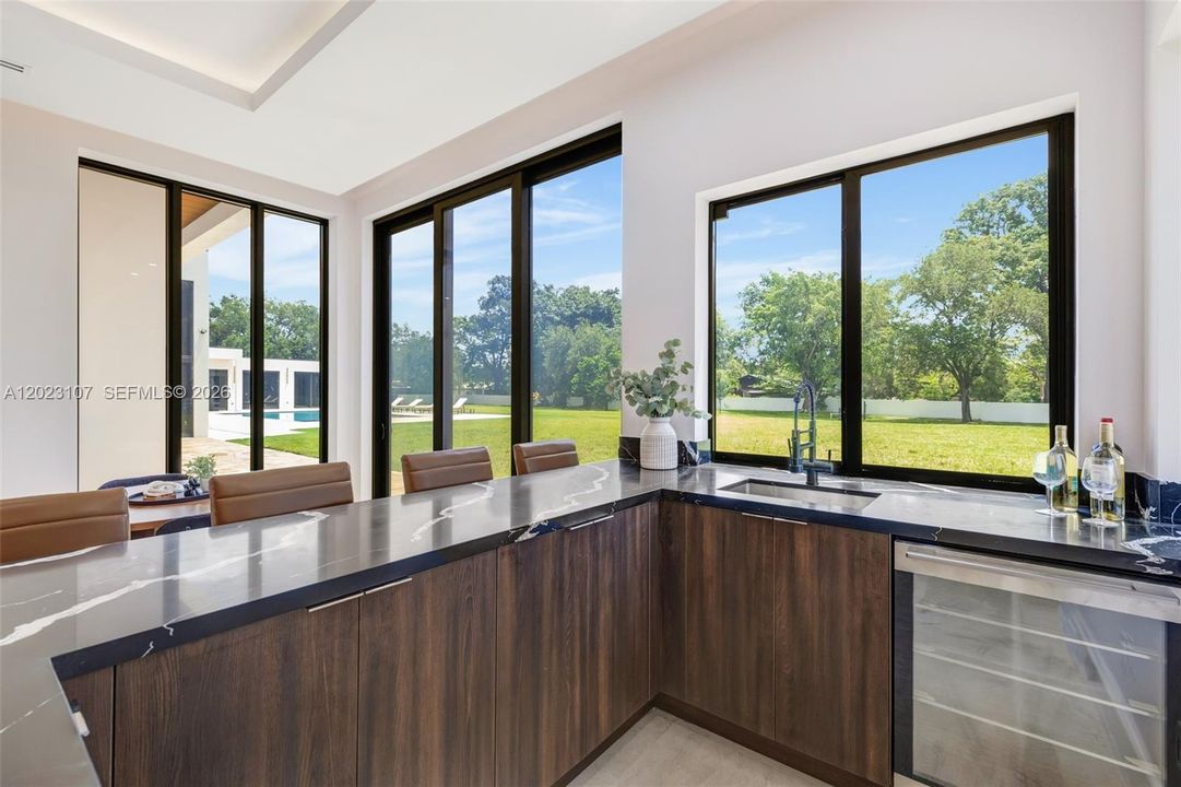 For Sale: $5,995,000 (7 beds, 7 baths, 6006 Square Feet)