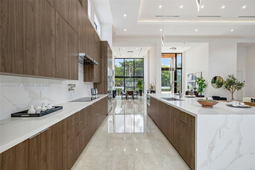 For Sale: $5,995,000 (7 beds, 7 baths, 6006 Square Feet)