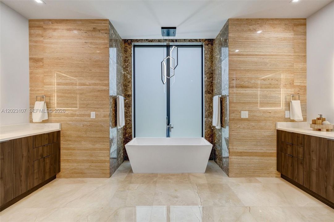 For Sale: $5,995,000 (7 beds, 7 baths, 6006 Square Feet)