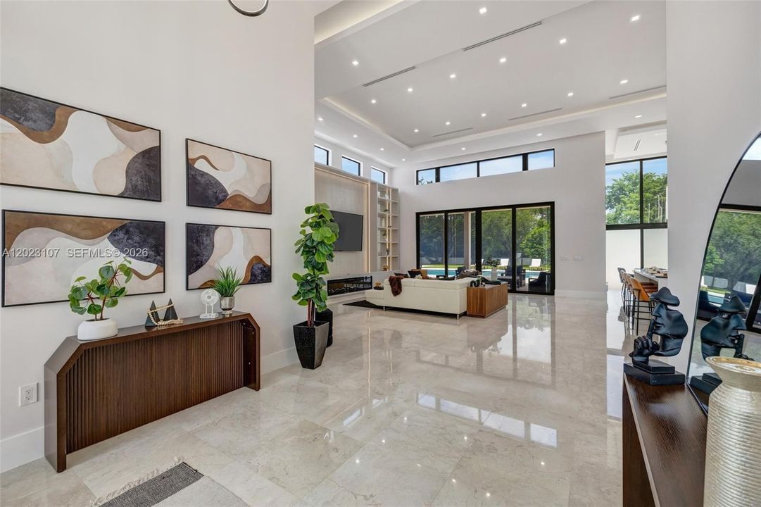 For Sale: $5,995,000 (7 beds, 7 baths, 6006 Square Feet)
