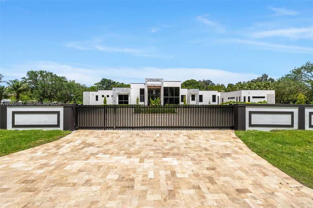For Sale: $5,995,000 (7 beds, 7 baths, 6006 Square Feet)