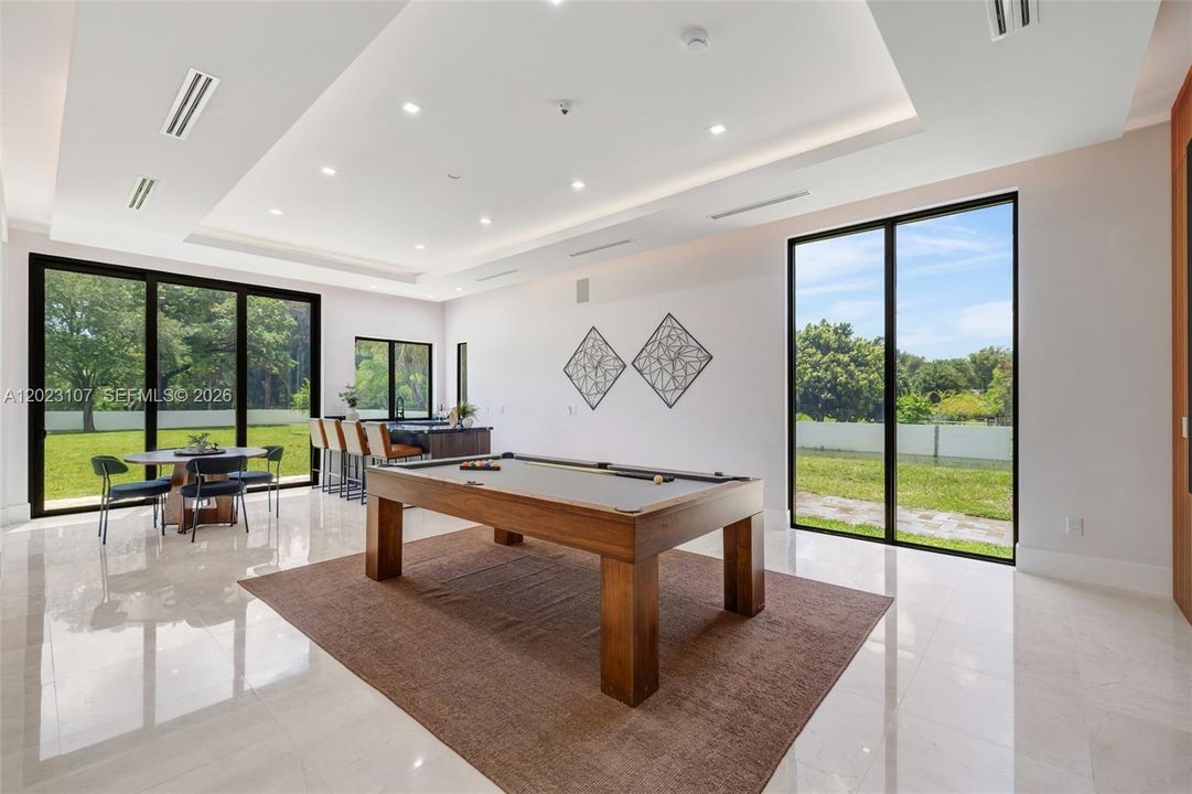 For Sale: $5,995,000 (7 beds, 7 baths, 6006 Square Feet)