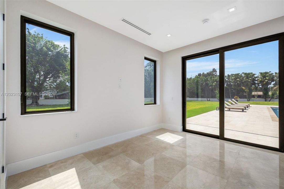 For Sale: $5,995,000 (7 beds, 7 baths, 6006 Square Feet)