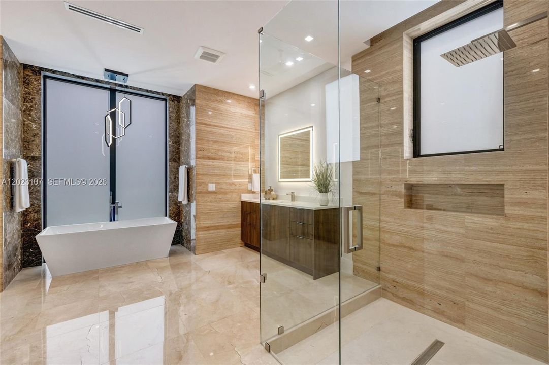 For Sale: $5,995,000 (7 beds, 7 baths, 6006 Square Feet)