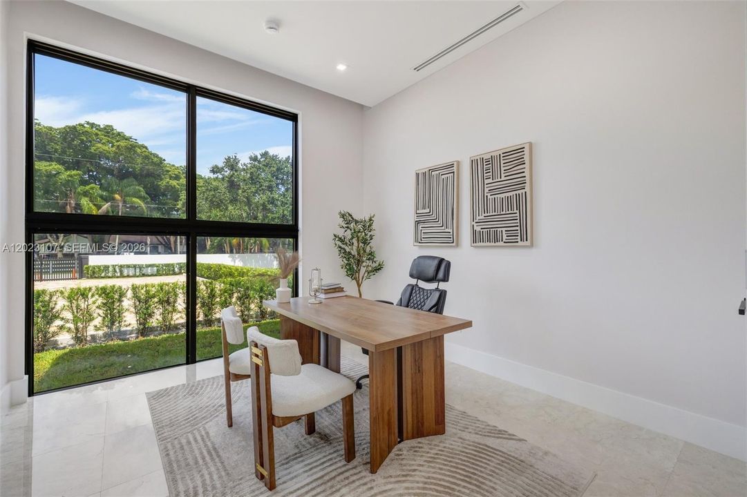 For Sale: $5,995,000 (7 beds, 7 baths, 6006 Square Feet)