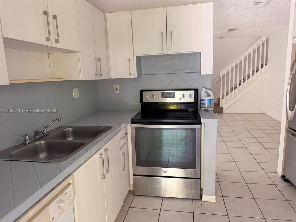 En Renta: $2,850 (3 camas, 3 baños, 1280 Pies cuadrados)