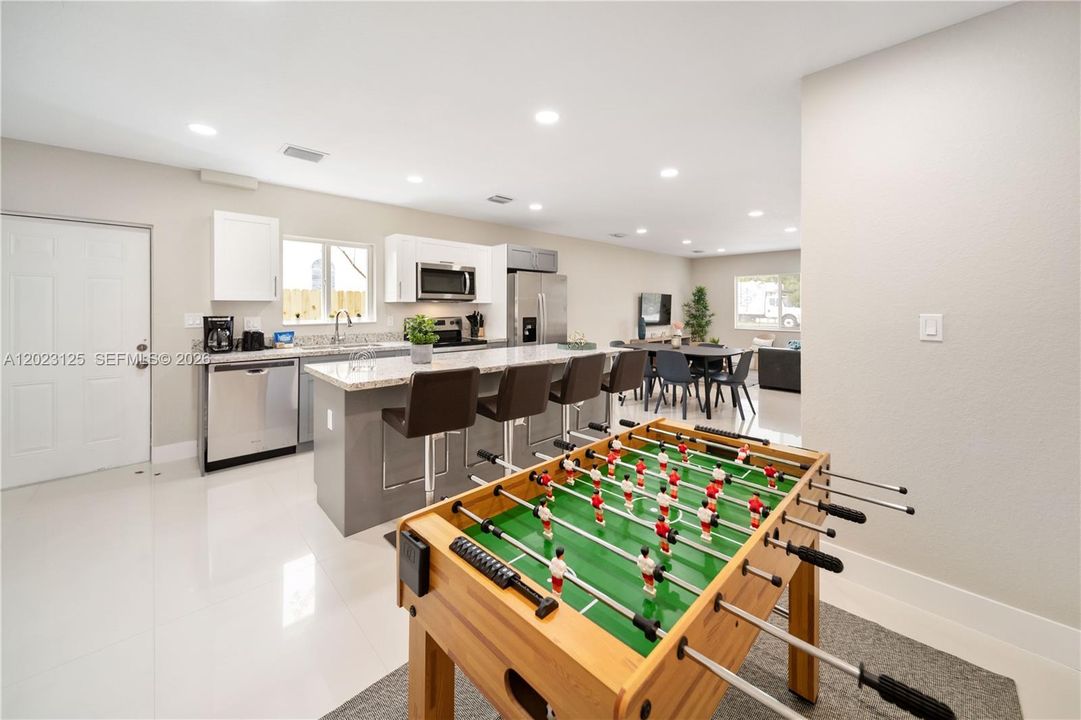 For Rent: $3,800 (4 beds, 3 baths, 1728 Square Feet)