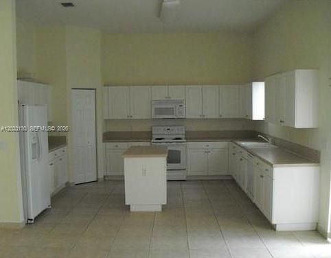For Rent: $3,500 (4 beds, 3 baths, 2767 Square Feet)