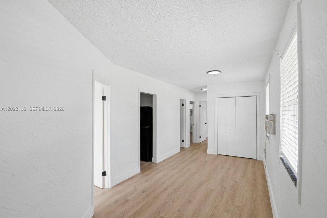 На продажу: $399,900 (3 спален, 1 ванн, 840 Квадратных фут)