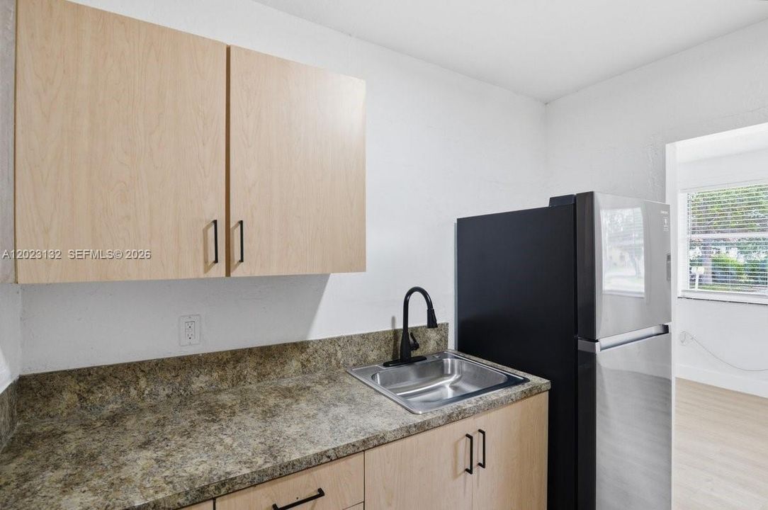 На продажу: $399,900 (3 спален, 1 ванн, 840 Квадратных фут)