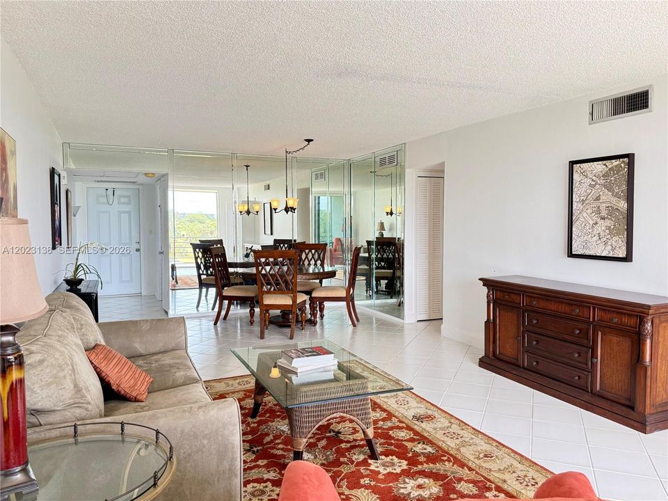 For Sale: $175,000 (2 beds, 2 baths, 1100 Square Feet)