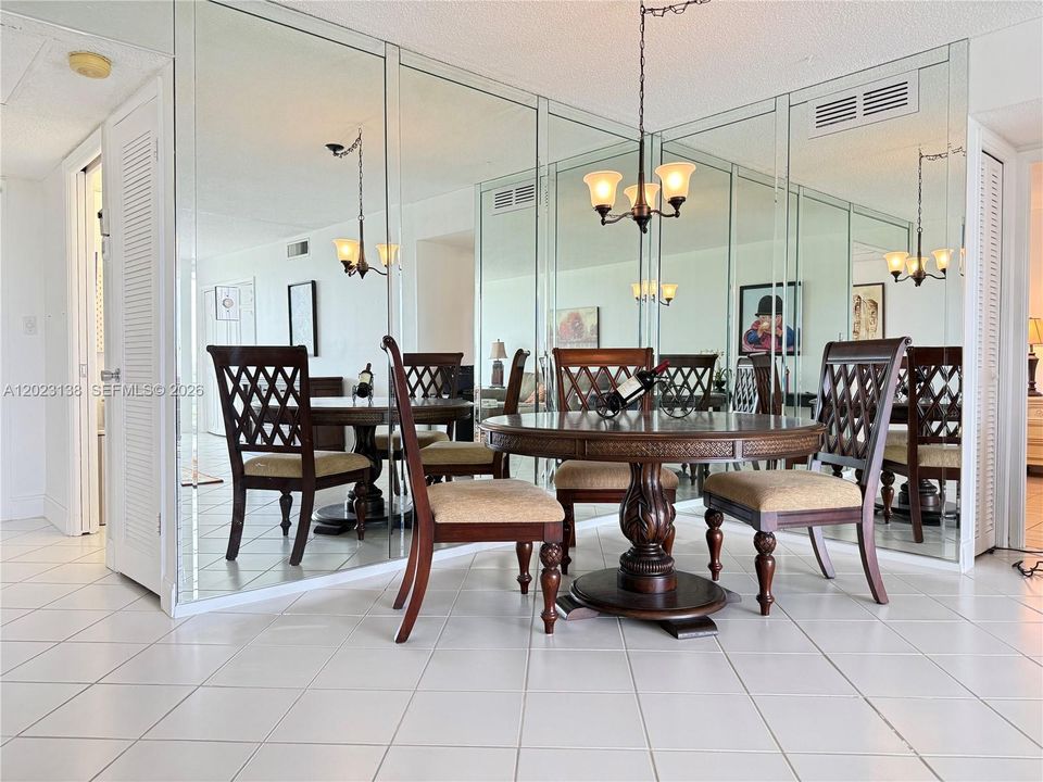 For Sale: $175,000 (2 beds, 2 baths, 1100 Square Feet)