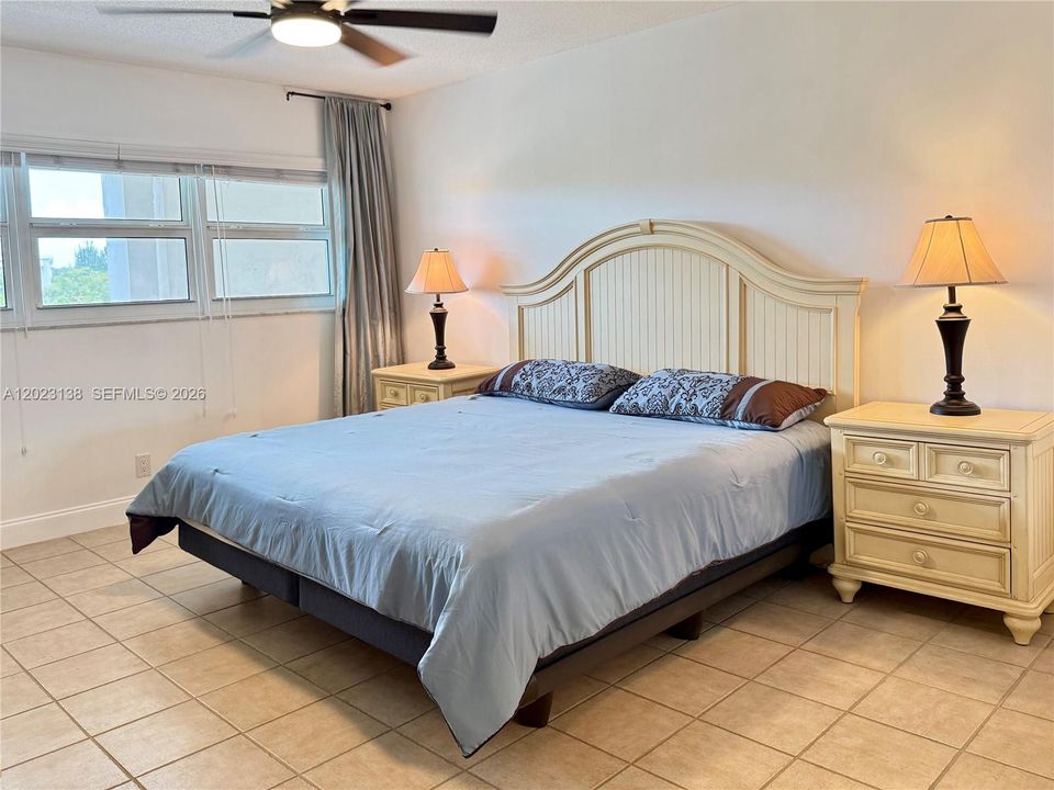For Sale: $175,000 (2 beds, 2 baths, 1100 Square Feet)