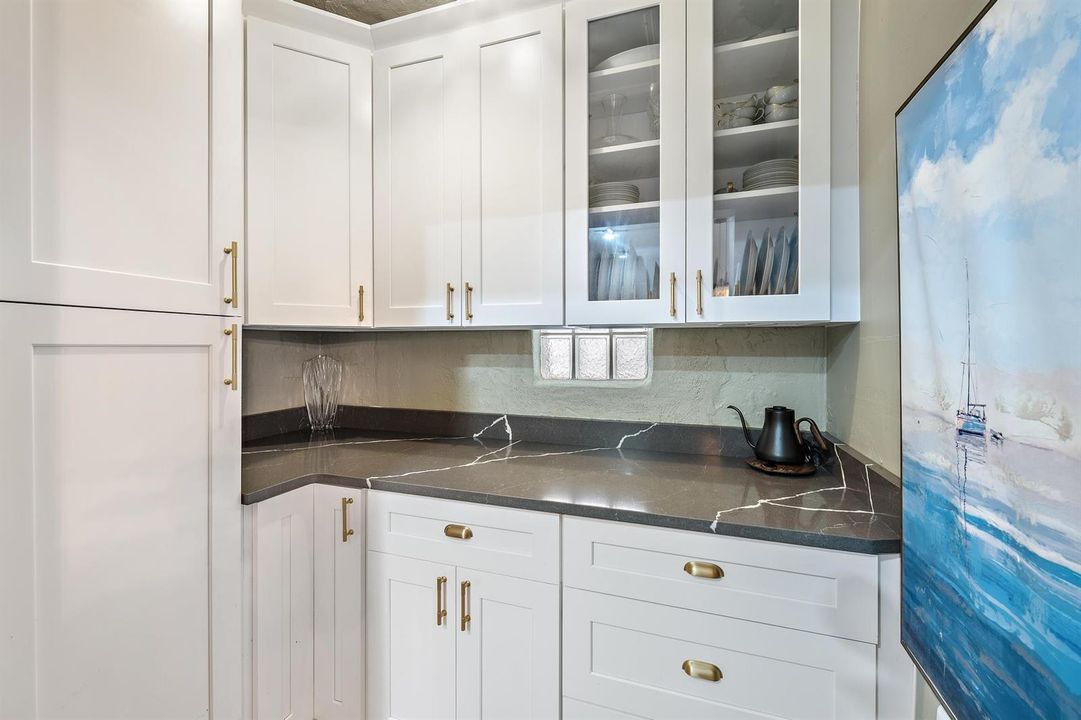 823 Selkirk St-18
