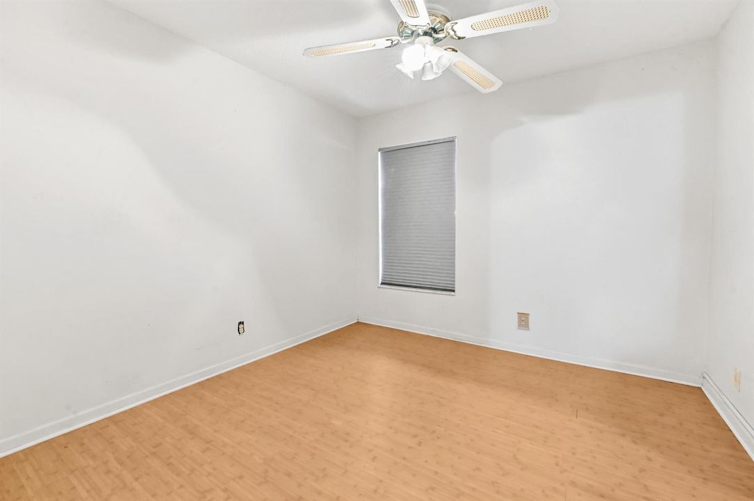 17 Bedroom 01