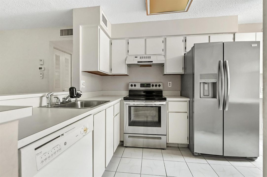 12 Kitchen 01