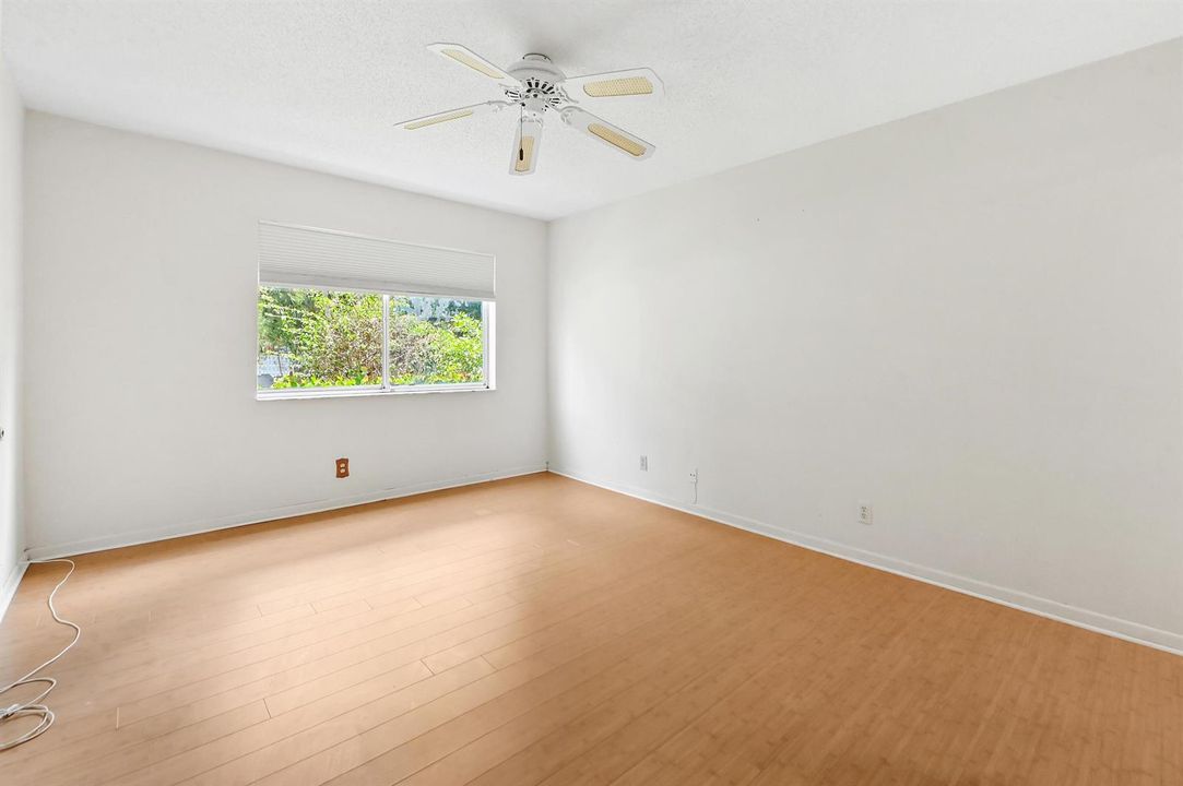 20 Bedroom 04