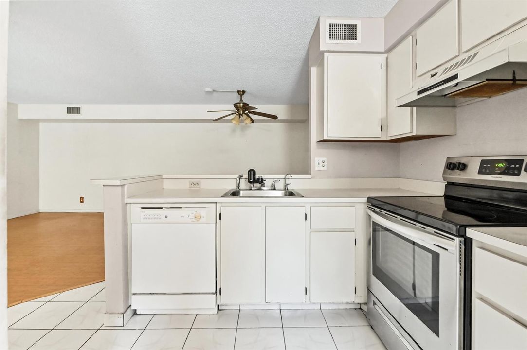 14 Kitchen 03