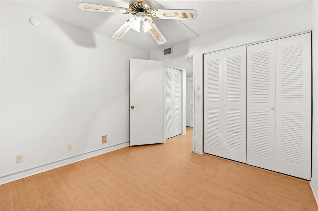 19 Bedroom 03