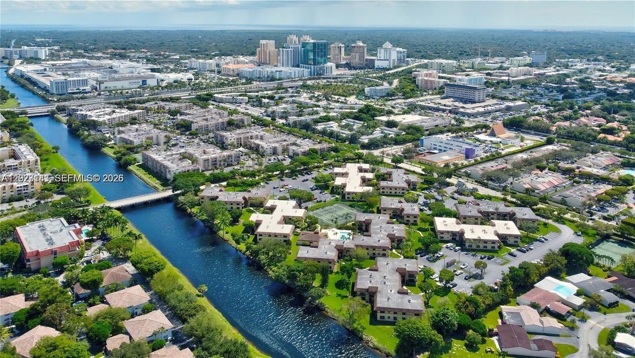 Active With Contract: $2,100 (1 beds, 1 baths, 833 Square Feet)