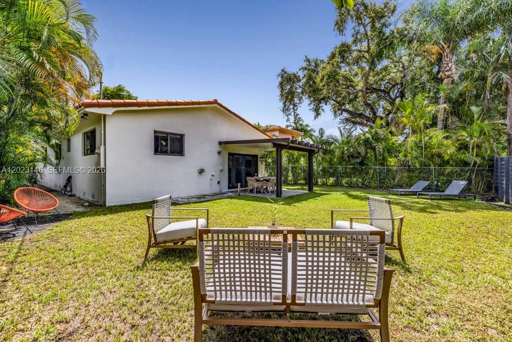 На продажу: $1,250,000 (3 спален, 2 ванн, 1920 Квадратных фут)
