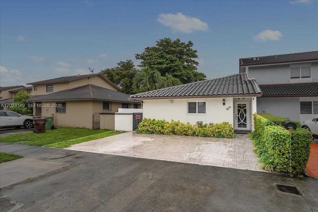 Activo con contrato: $550,000 (3 camas, 2 baños, 1268 Pies cuadrados)