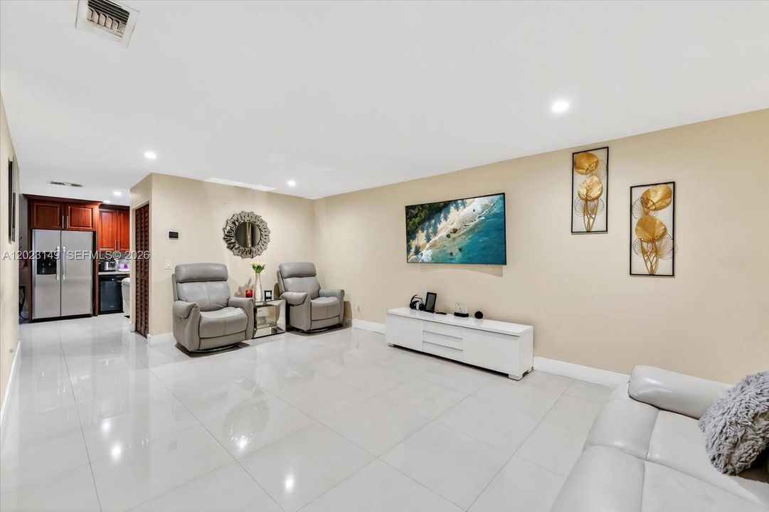 Activo con contrato: $550,000 (3 camas, 2 baños, 1268 Pies cuadrados)