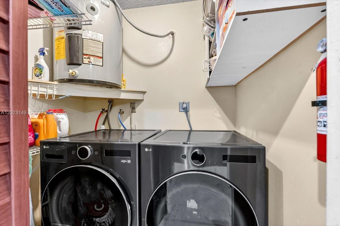 Activo con contrato: $550,000 (3 camas, 2 baños, 1268 Pies cuadrados)