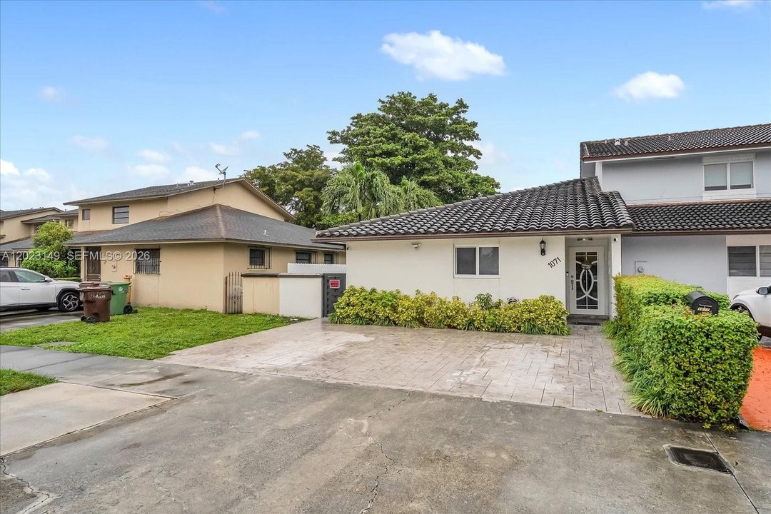 Activo con contrato: $550,000 (3 camas, 2 baños, 1268 Pies cuadrados)