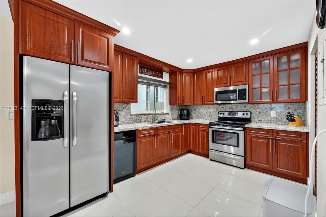 Activo con contrato: $550,000 (3 camas, 2 baños, 1268 Pies cuadrados)