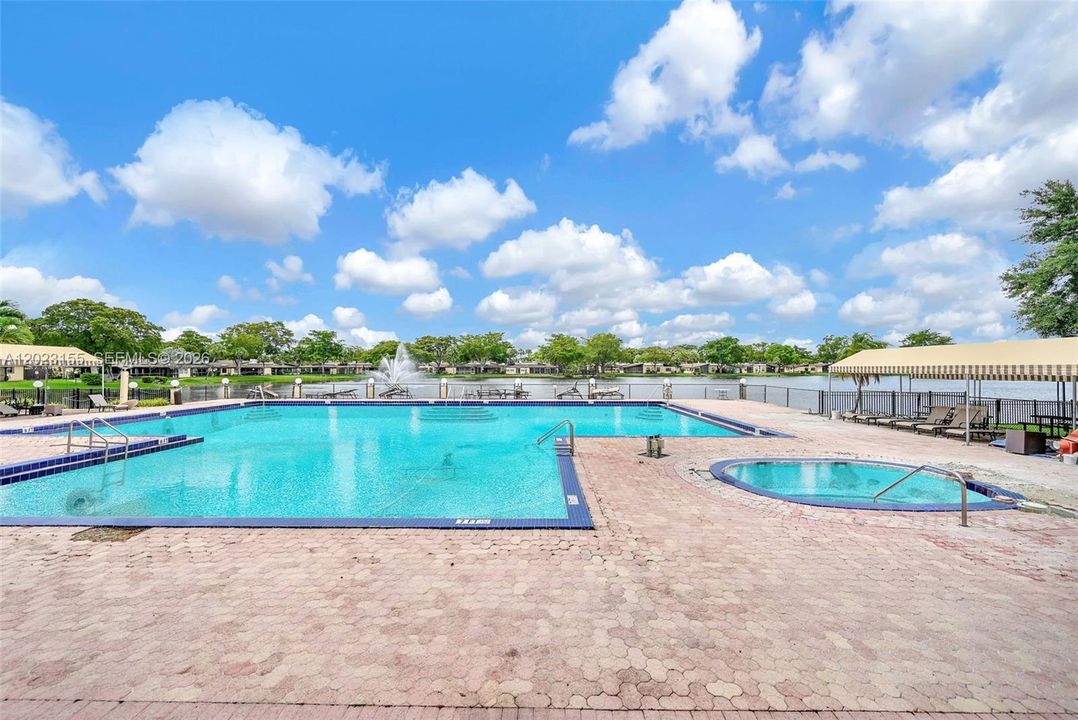 For Sale: $229,000 (2 beds, 2 baths, 960 Square Feet)