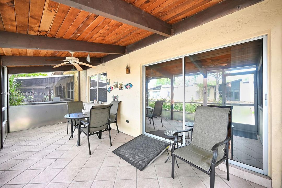 For Sale: $229,000 (2 beds, 2 baths, 960 Square Feet)